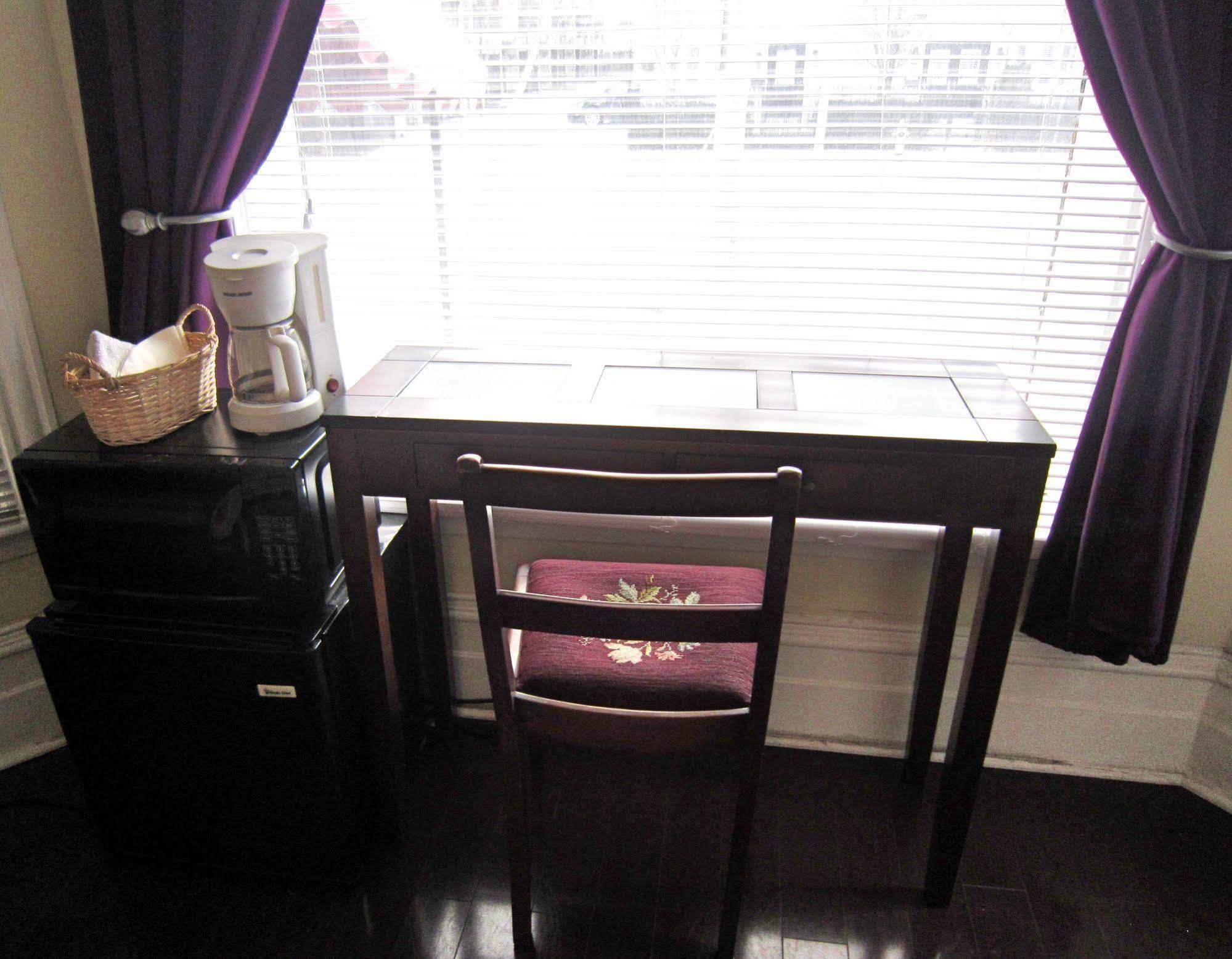 Spadina 11 Guest house