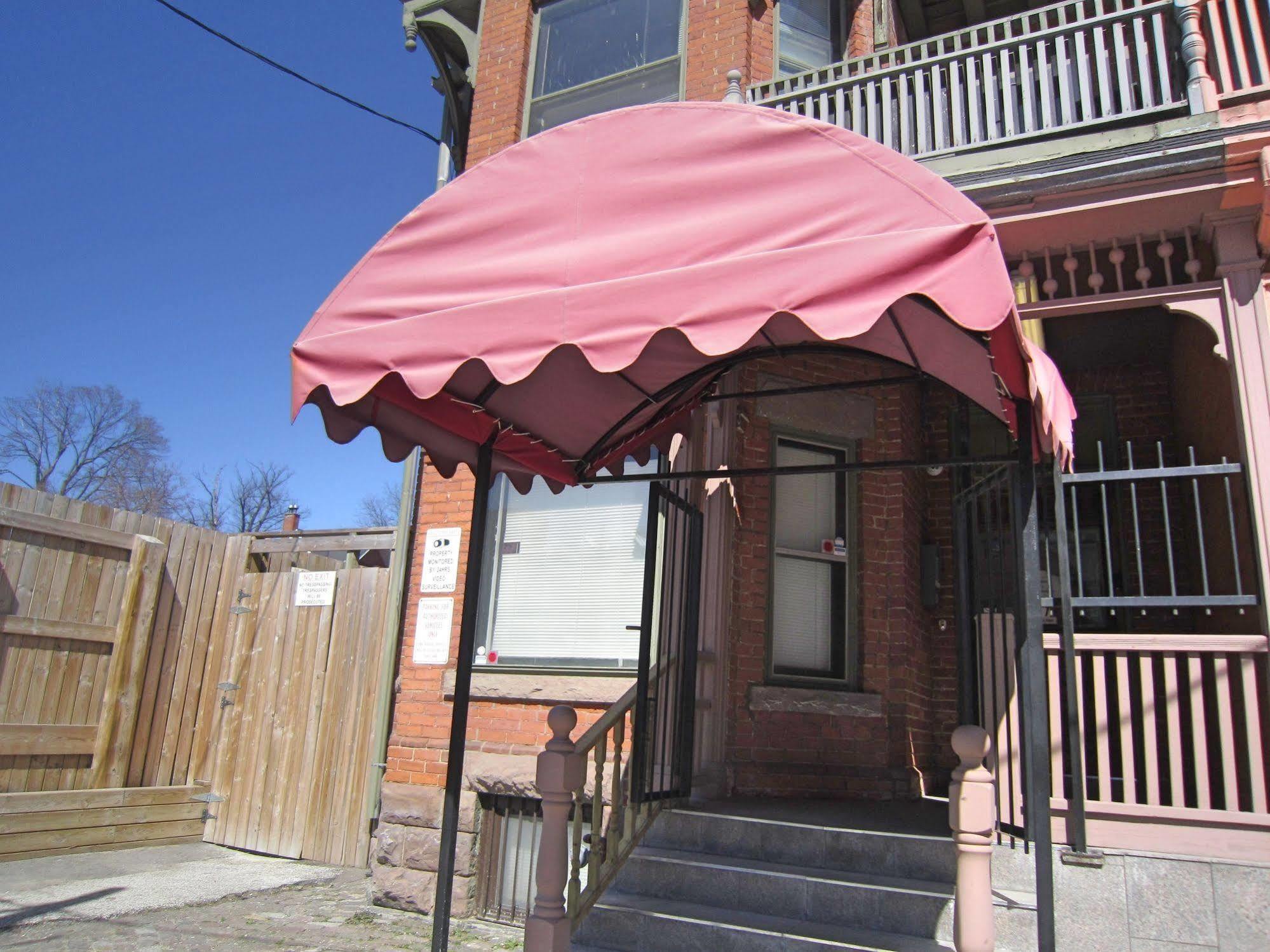 Spadina 11 3*