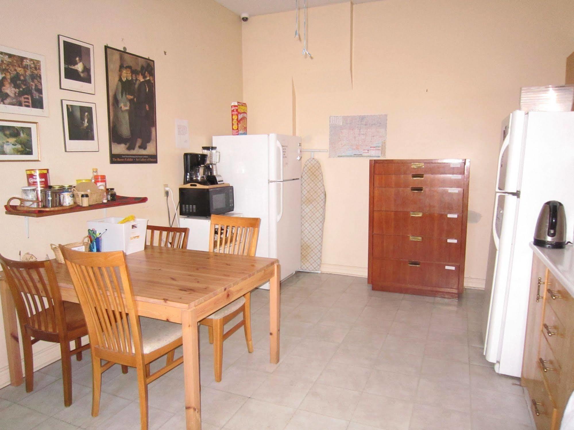 Guest house Spadina 11 3*